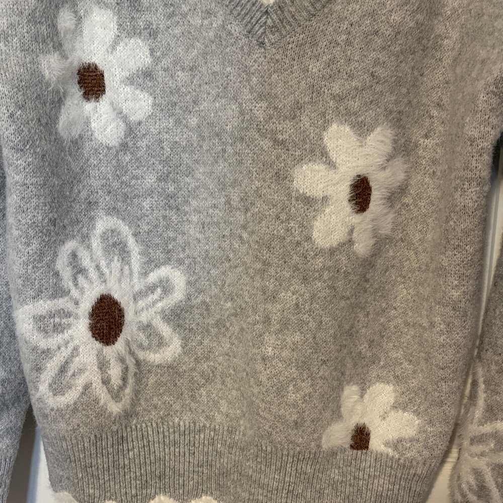 SHEIN Gray V-Neck Daisy Knit Sweater with Brown Centers - Picture 4 of 4
